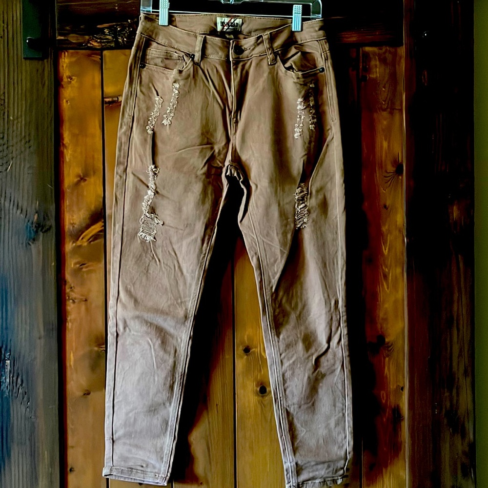 Womens/Juniors Skinny Jeans with frays